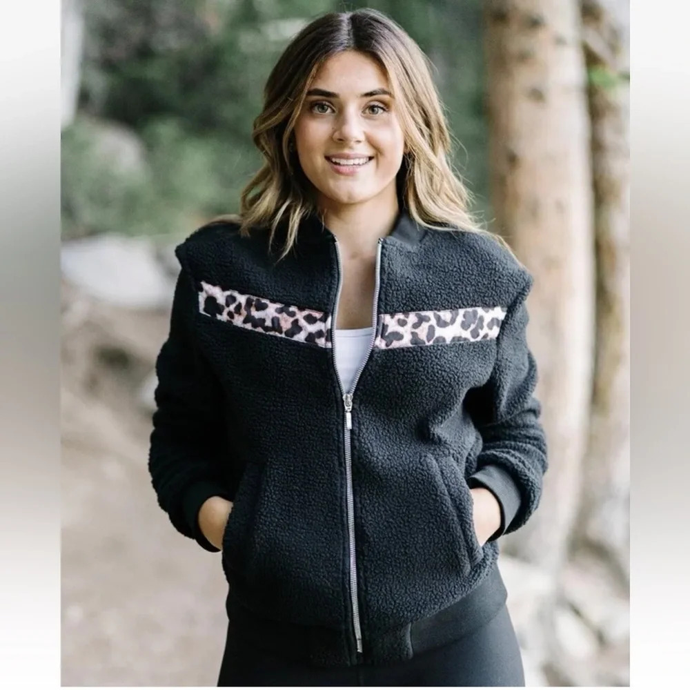 Zyia Active Black Leppard Flying V Fleece Jacket